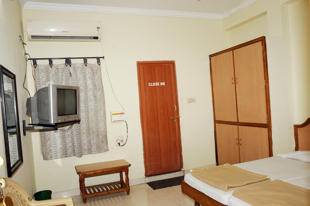 Hotel Agarala Residency Tirupati Phòng bức ảnh